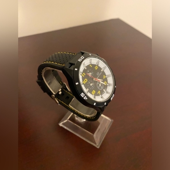 Brand new Yellow men’s sport GT grand touring fashion watch - Picture 3 of 4